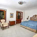Отель Scalinatella 5*
